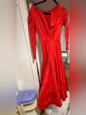 Oscar de la Renta Vibrant Red/orange Long-Sleeve V-Neck Gown (sample no label)